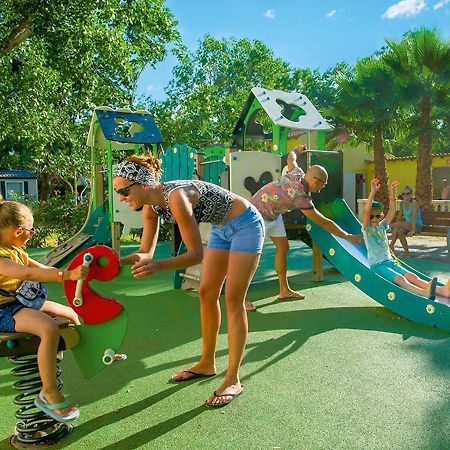 Mobilhome Climatise 3Ch 6P Dans Parc Des 7 Fonts Agde Bagian luar foto