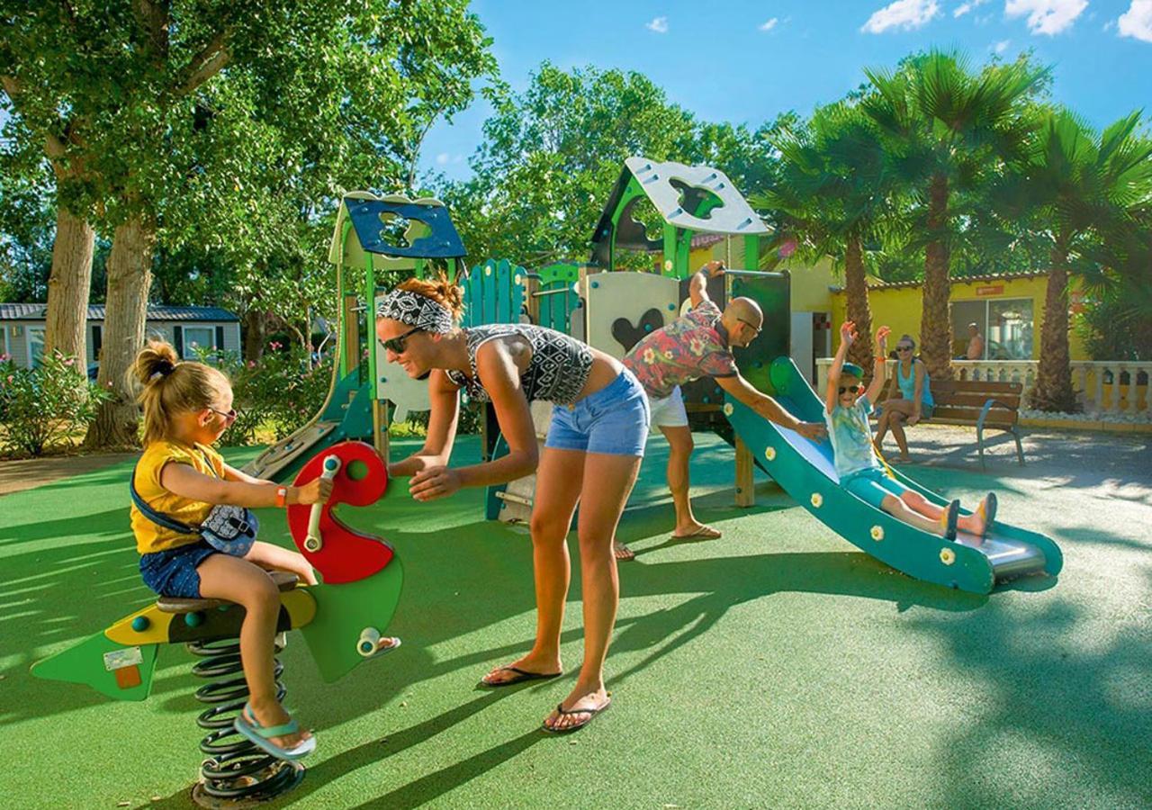 Mobilhome Climatise 3Ch 6P Dans Parc Des 7 Fonts Agde Bagian luar foto
