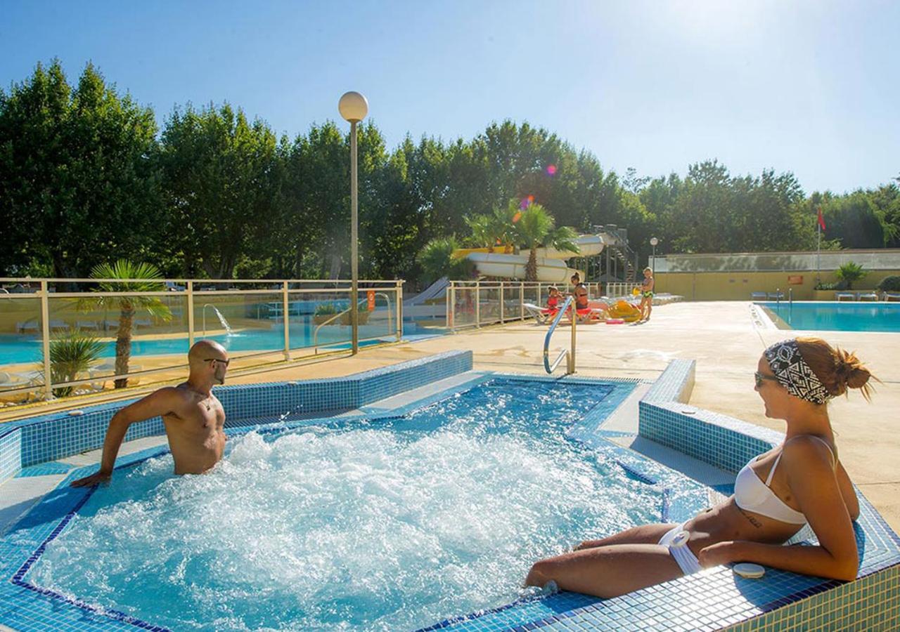 Mobilhome Climatise 3Ch 6P Dans Parc Des 7 Fonts Agde Bagian luar foto
